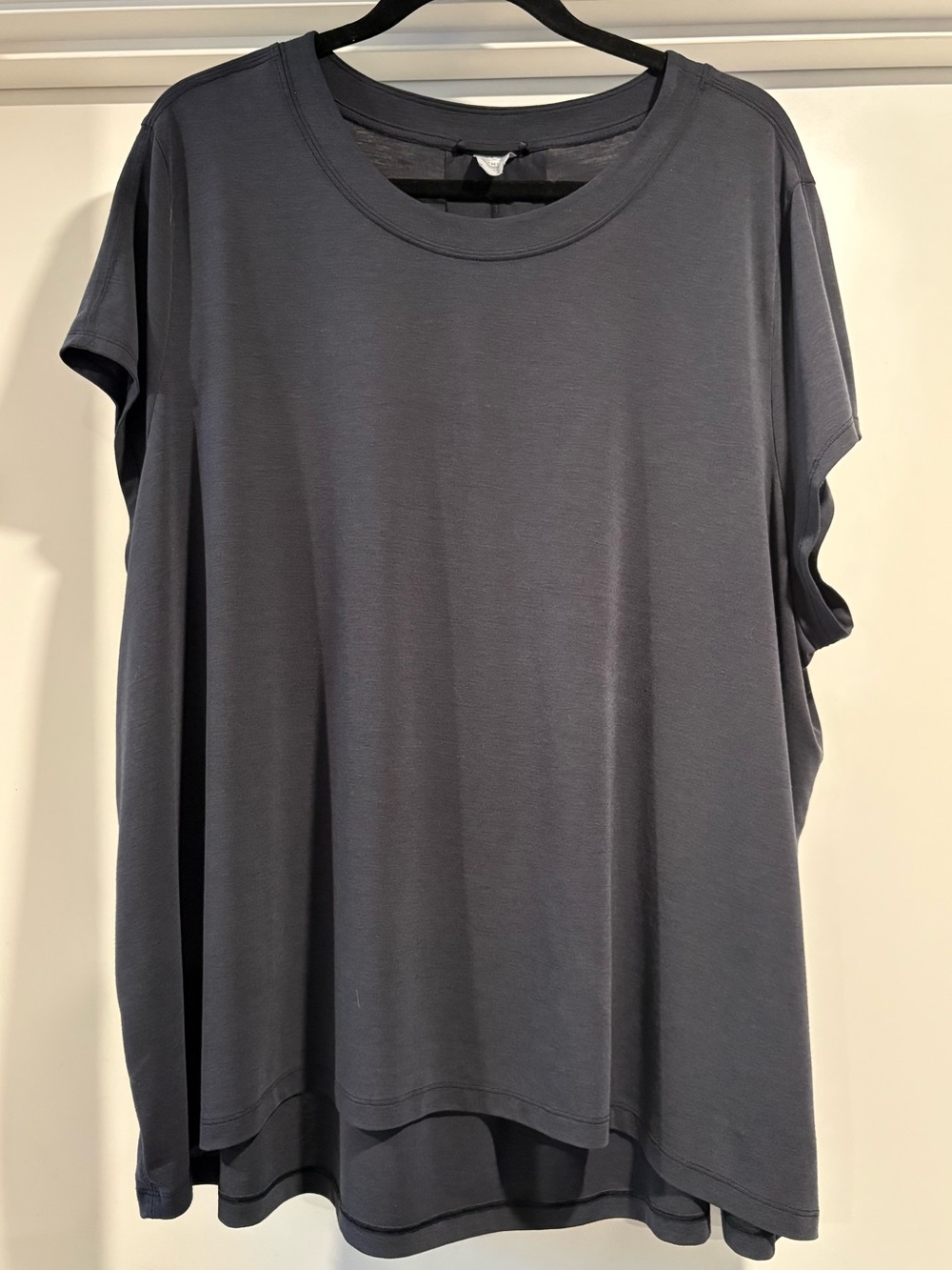 Athleta Move with Ease Short Sleeve Workout Top in Black. Size 1X.